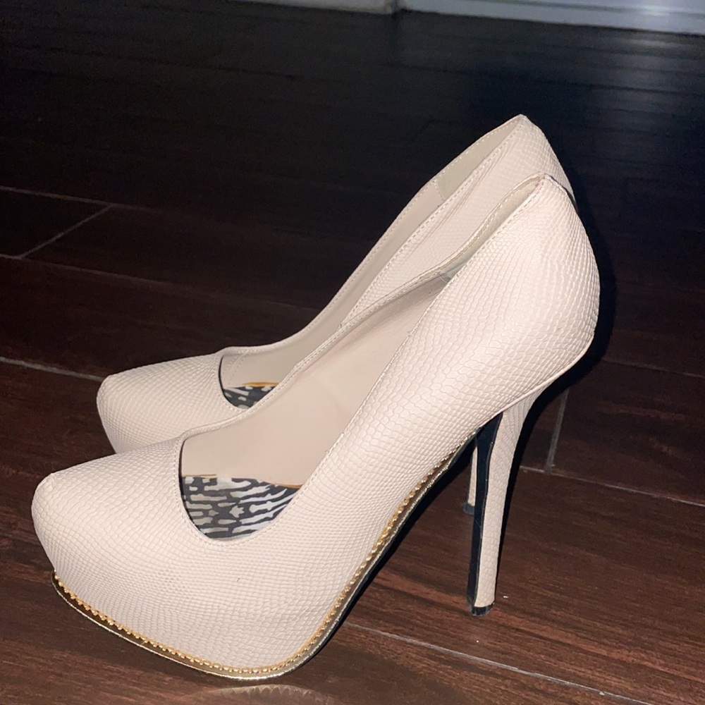 heels - Picture 2 of 2